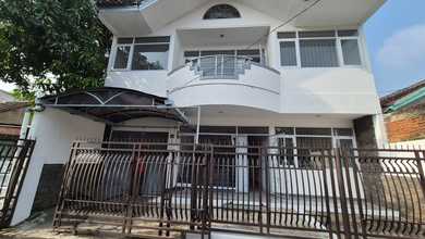 Ruang Usaha 2 Lantai Tengah Kota Bandung Baru Renovasi Siap Pakai Unfurnished