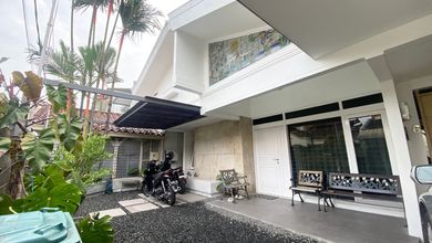 Hunian Elegan di Turangga, Bandung, 6 Kamar Tidur, LT 286m²