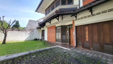 Rumah Mewah di Dago, Bandung, 4 Kamar Tidur, LT 312m²