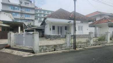 Dijual rumah Premium di Riau, Bandung - LT 437m²