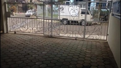 Kesempatan Rumah di Astanaanyar, Bandung, LB 150m², Harga 2,2 Miliar