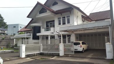 Rumah Elite di Kawasan Moch Toha, Bandung, LB 600m², Harga 9,5 Miliar