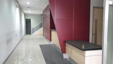 Ruko, 3 Lantai, di Mainroad Jl Rajawali