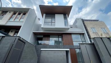 Rumah Prestisius di Kawasan Setra Duta, Bandung, LB 425m², Harga 6,15 Miliar