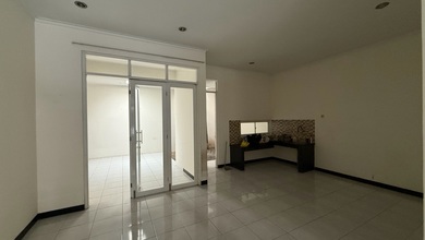 Properti Siap Pakai di Kawasan Taman Kopo Indah, Bandung, LT 170m²