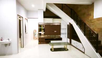 Dikontrakkan Rumah Murah di Singgasana, Bandung, LT 120m²