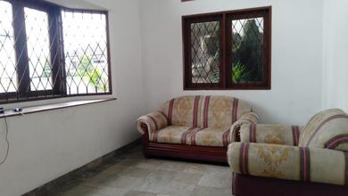 Rumah Sewa Nyaman Lokasi Setra Duta, Bandung, LB 180m²