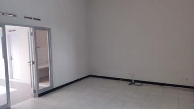 Dikontrakkan Rumah Terjangkau di Kota Baru Parahyangan, Bandung, LT 162m²