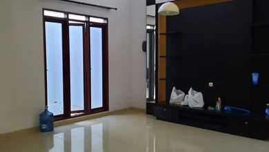 Hunian Elegan di Batununggal, Bandung, 4 Kamar Tidur, LT 180m²