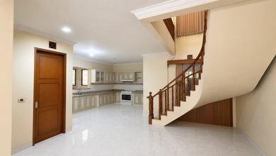 Rumah Sewa Murah Lokasi Setra Duta, Bandung, LB 180m²
