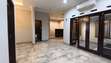 Rumah Prestisius di Kawasan Singgasana, Bandung, LB 146m², Harga 3 Miliar