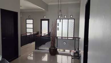 Rumah Mewah di Setiabudi, Bandung, 5 Kamar Tidur, LT 255m²