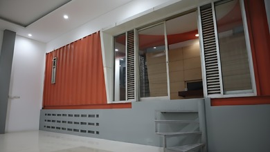 Kantor Cck Untuk Bank, Asuransi, Skin Care Furnished sayap BKR