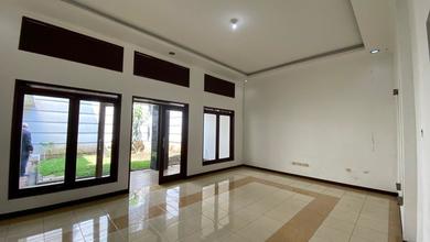 Hunian Mewah di Moch Toha, Bandung, 3 KT, LT 270m²